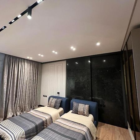 Remarkable Apartment Tirana Buitenkant foto