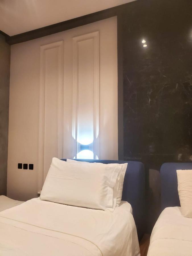 Remarkable Apartment Tirana Buitenkant foto