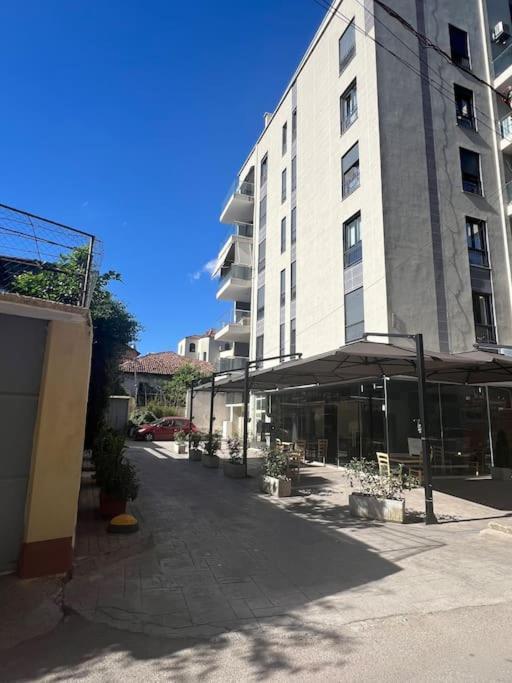 Remarkable Apartment Tirana Buitenkant foto