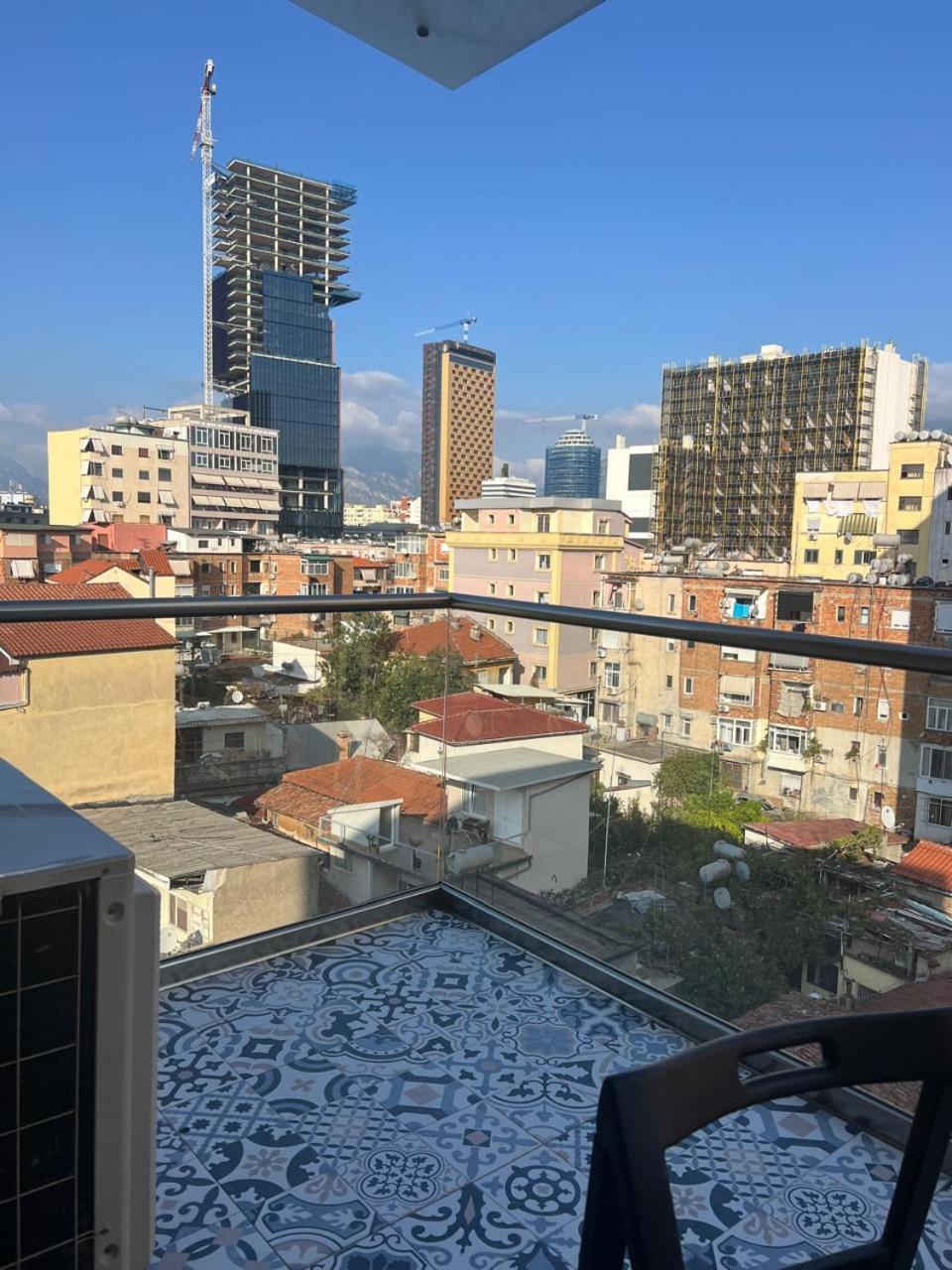 Remarkable Apartment Tirana Buitenkant foto